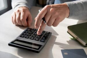 Cálculo de la comisión por sobregiro